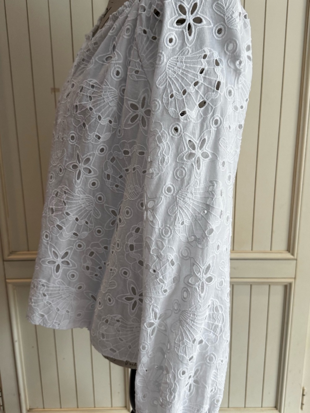 Lilly Pulitzer Shell eyelet top, worn once, size large - Picture 5 of 7